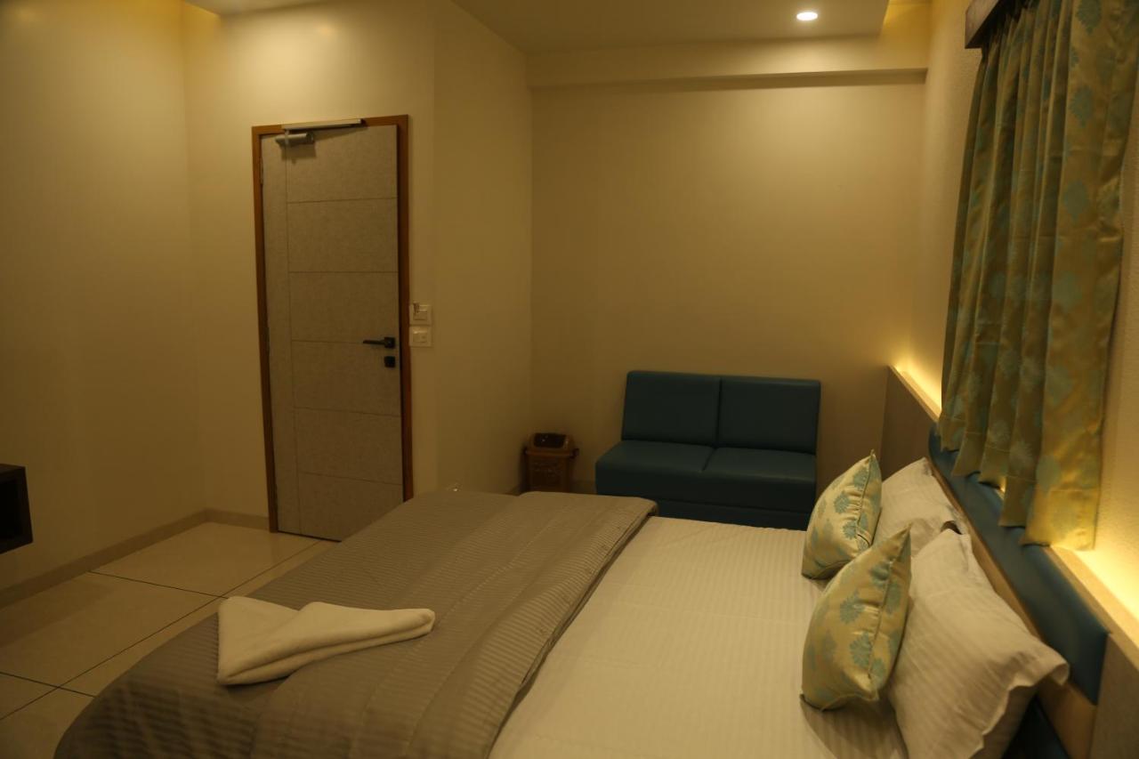 Hotel Bhagyoday Limodara ภายนอก รูปภาพ