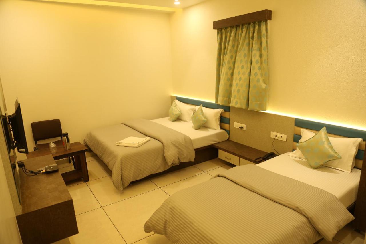 Hotel Bhagyoday Limodara ภายนอก รูปภาพ