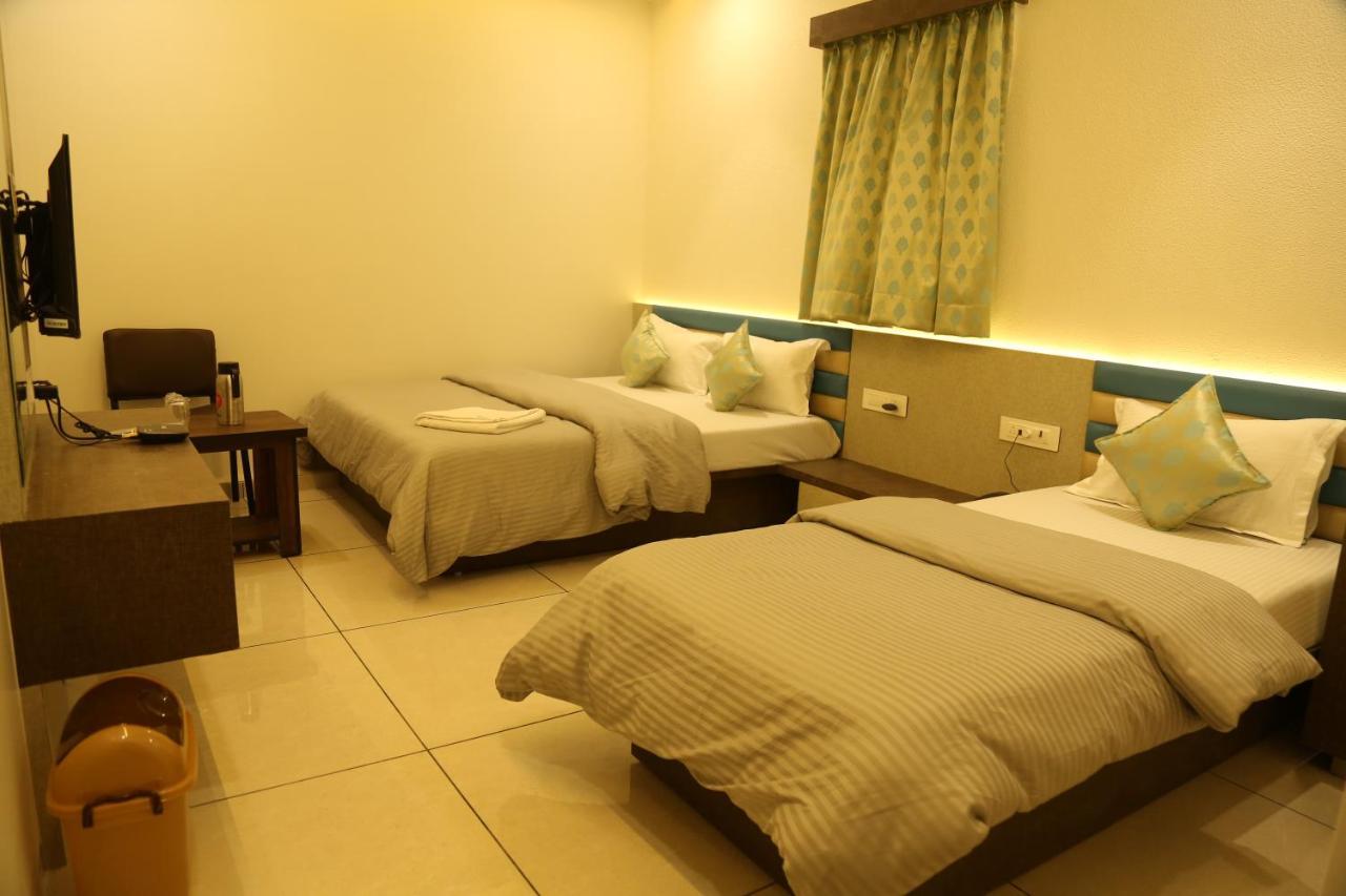 Hotel Bhagyoday Limodara ภายนอก รูปภาพ