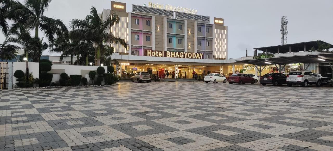 Hotel Bhagyoday Limodara ภายนอก รูปภาพ