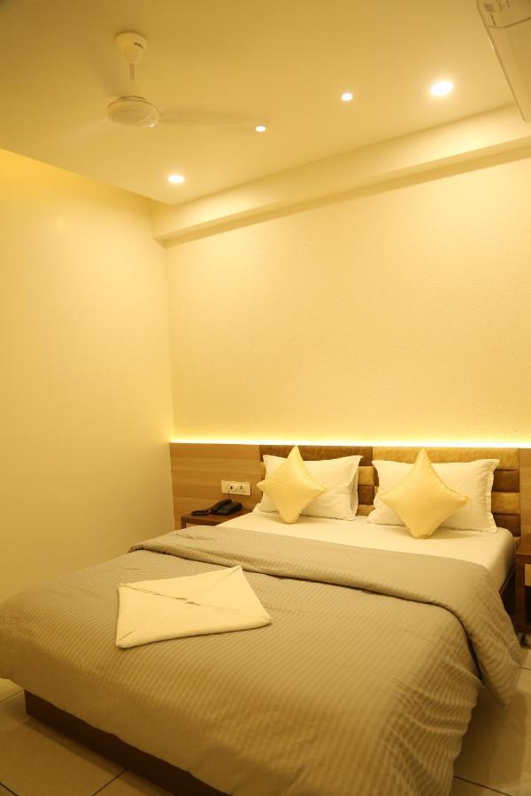 Hotel Bhagyoday Limodara ภายนอก รูปภาพ